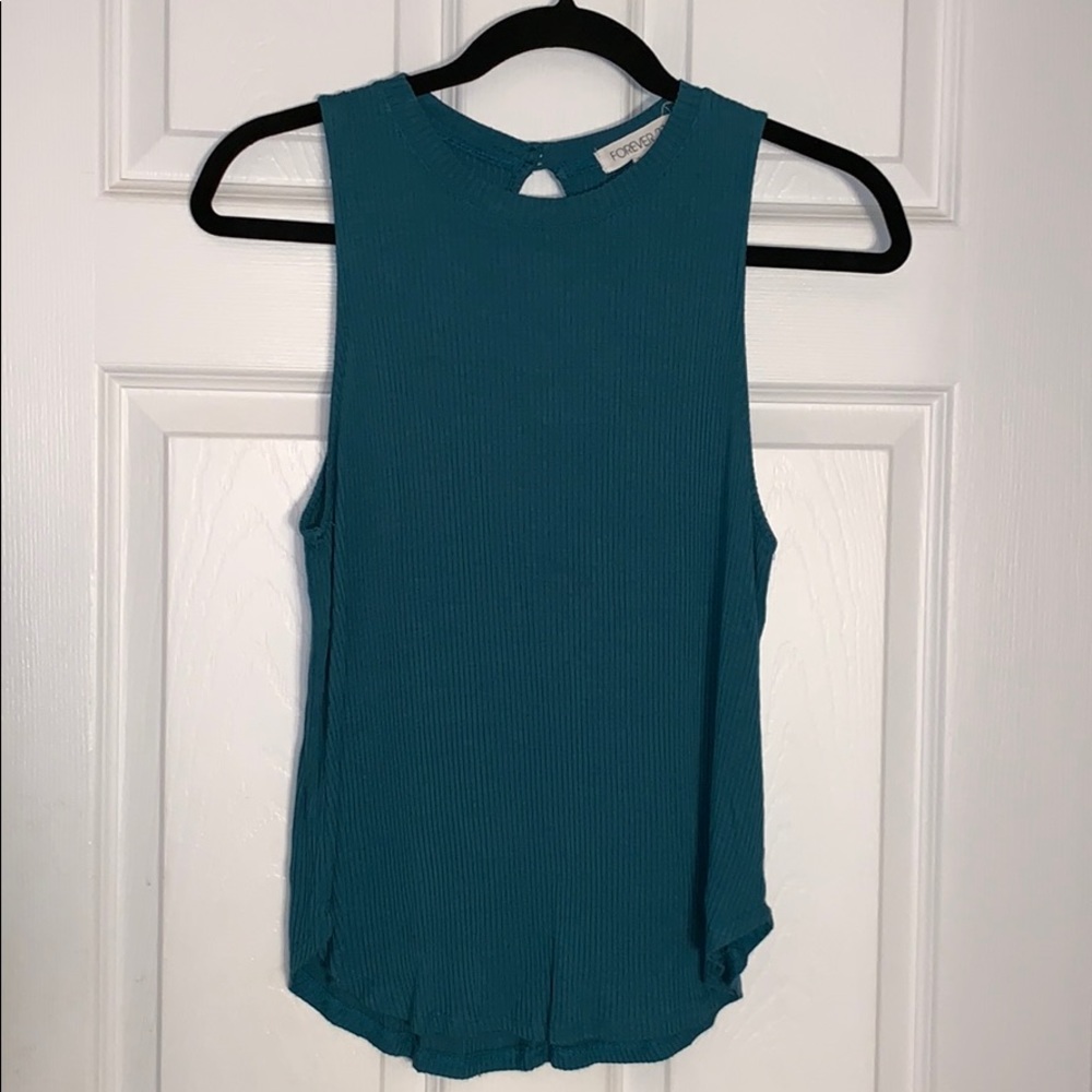 Sleeveless tank top gently worn!